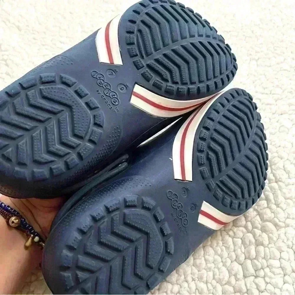 Jibbitz CROCS Kilby Navy W/ Blue/White Stripe Clog W/ Disney Jibbitz W9/M7 - Picture 10 of 12